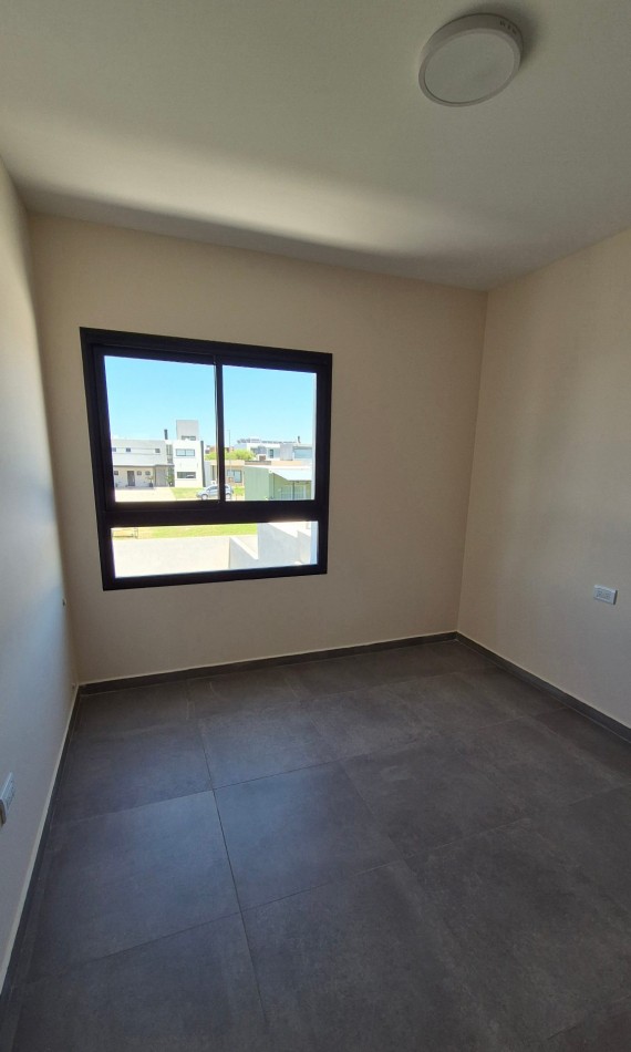 Hermoso Duplex De 3 Dormitorios En Docta! Amplio Y Luminoso A Mtrs. De Espacio Verde!!