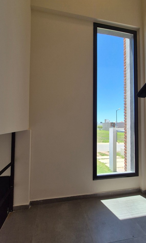 Hermoso Duplex De 3 Dormitorios En Docta! Amplio Y Luminoso A Mtrs. De Espacio Verde!!