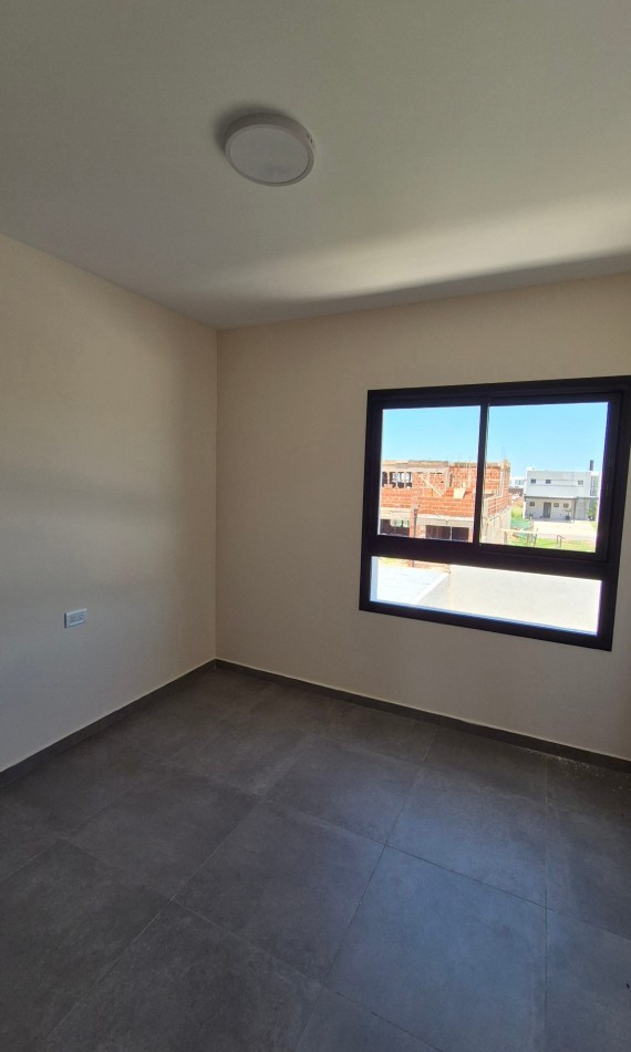 Hermoso Duplex De 3 Dormitorios En Docta! Amplio Y Luminoso A Mtrs. De Espacio Verde!!