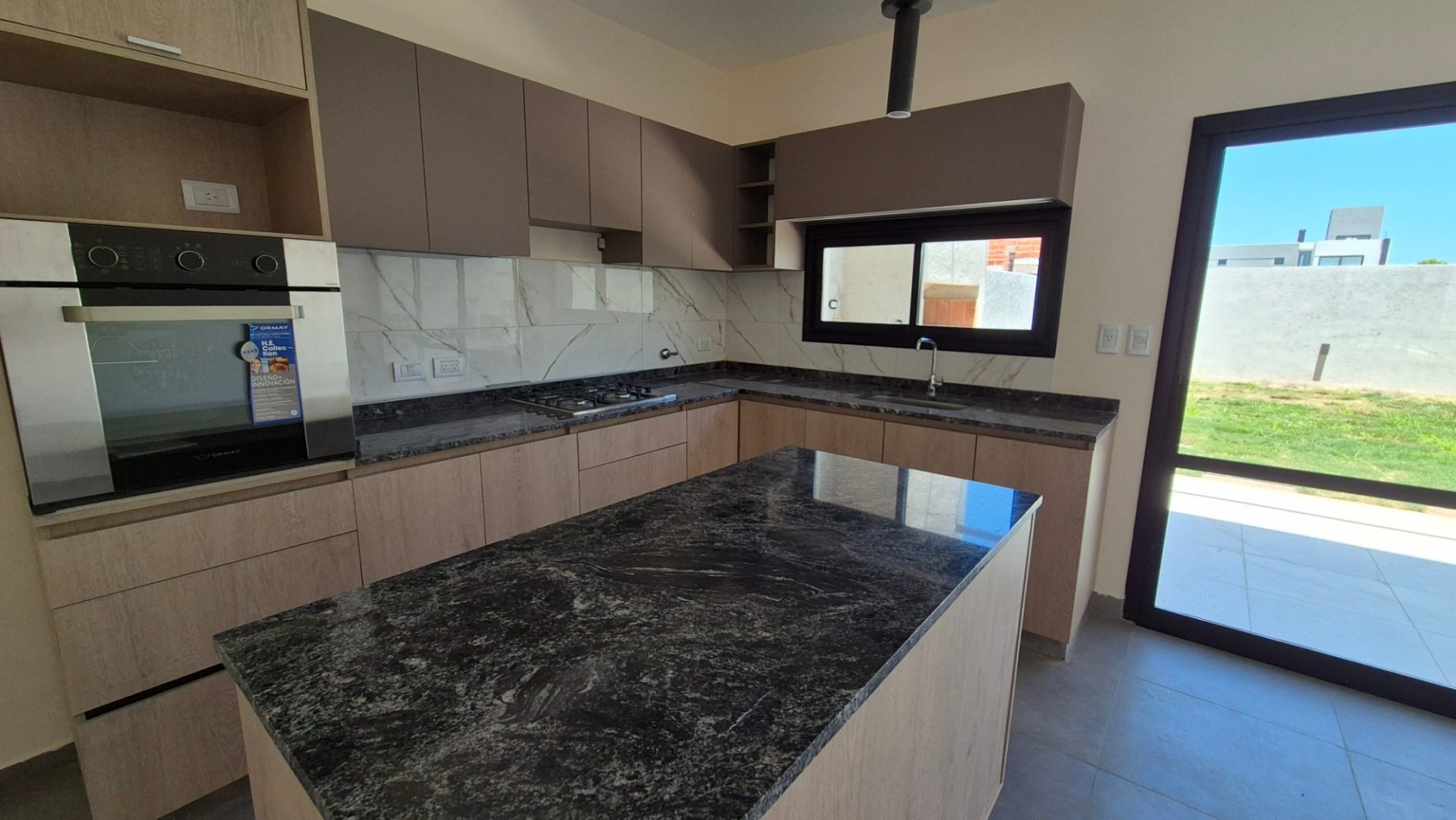 Hermoso Duplex De 3 Dormitorios En Docta! Amplio Y Luminoso A Mtrs. De Espacio Verde!!
