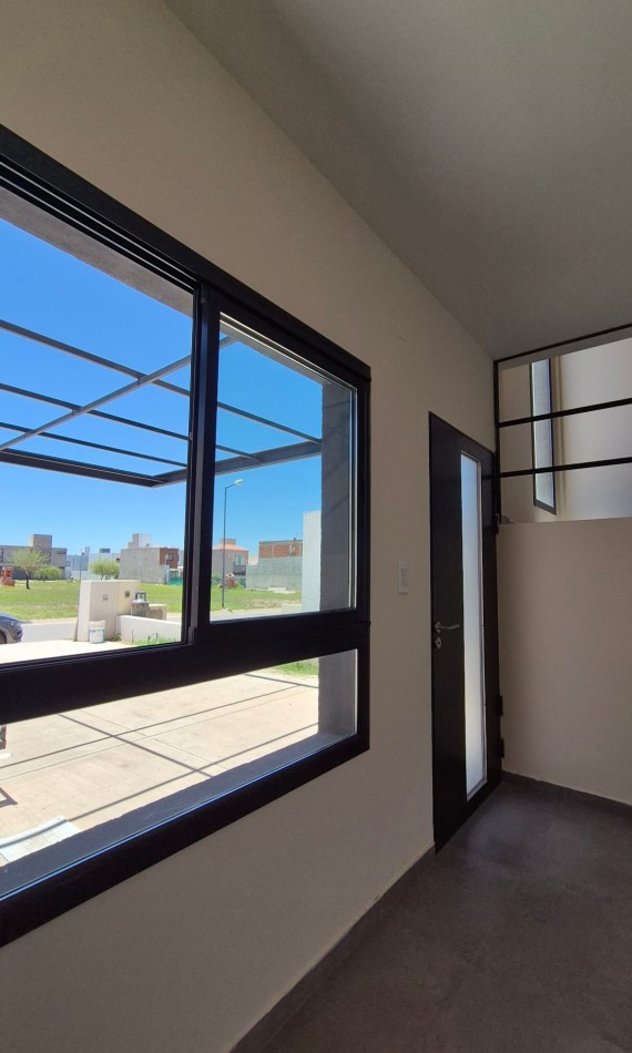 Hermoso Duplex De 3 Dormitorios En Docta! Amplio Y Luminoso A Mtrs. De Espacio Verde!!