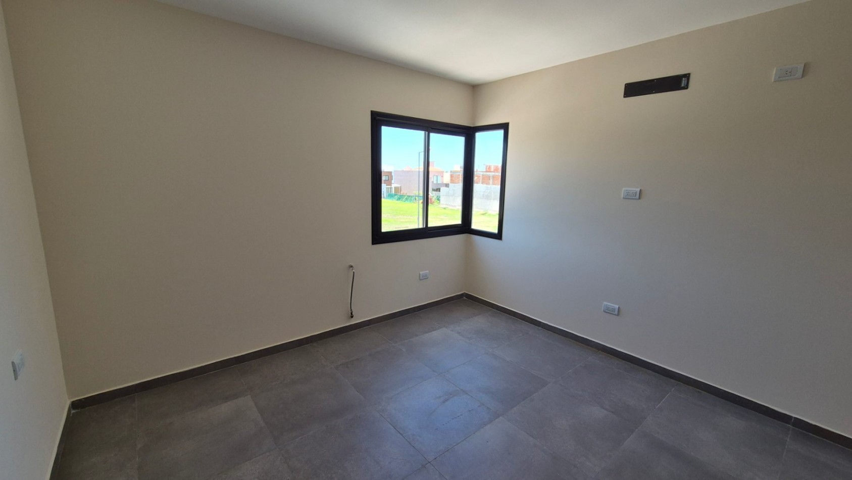Hermoso Duplex De 3 Dormitorios En Docta! Amplio Y Luminoso A Mtrs. De Espacio Verde!!