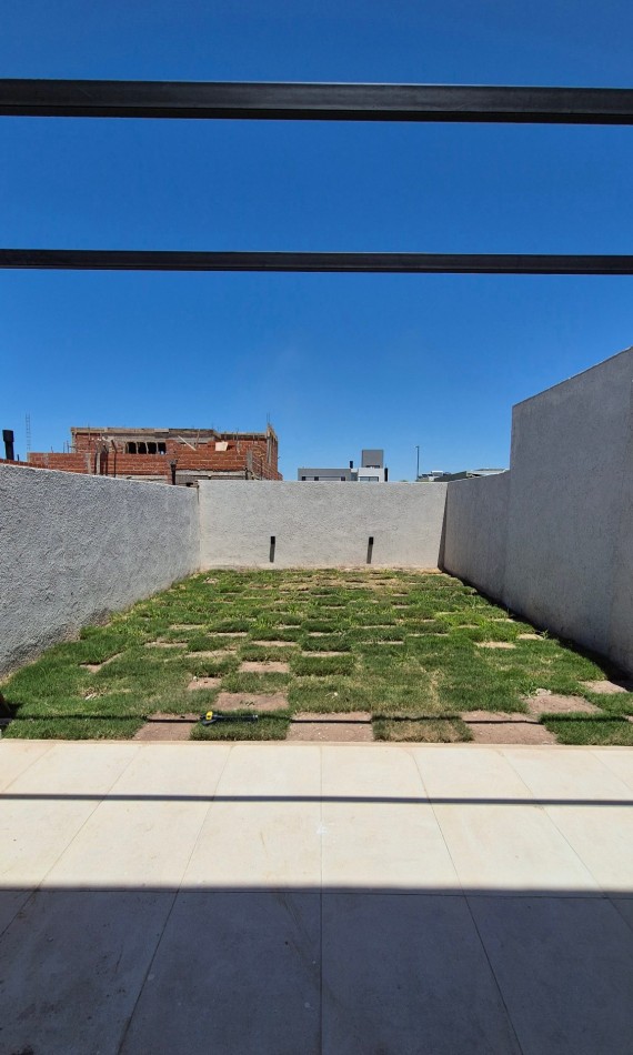 Hermoso Duplex De 3 Dormitorios En Docta! Amplio Y Luminoso A Mtrs. De Espacio Verde!!
