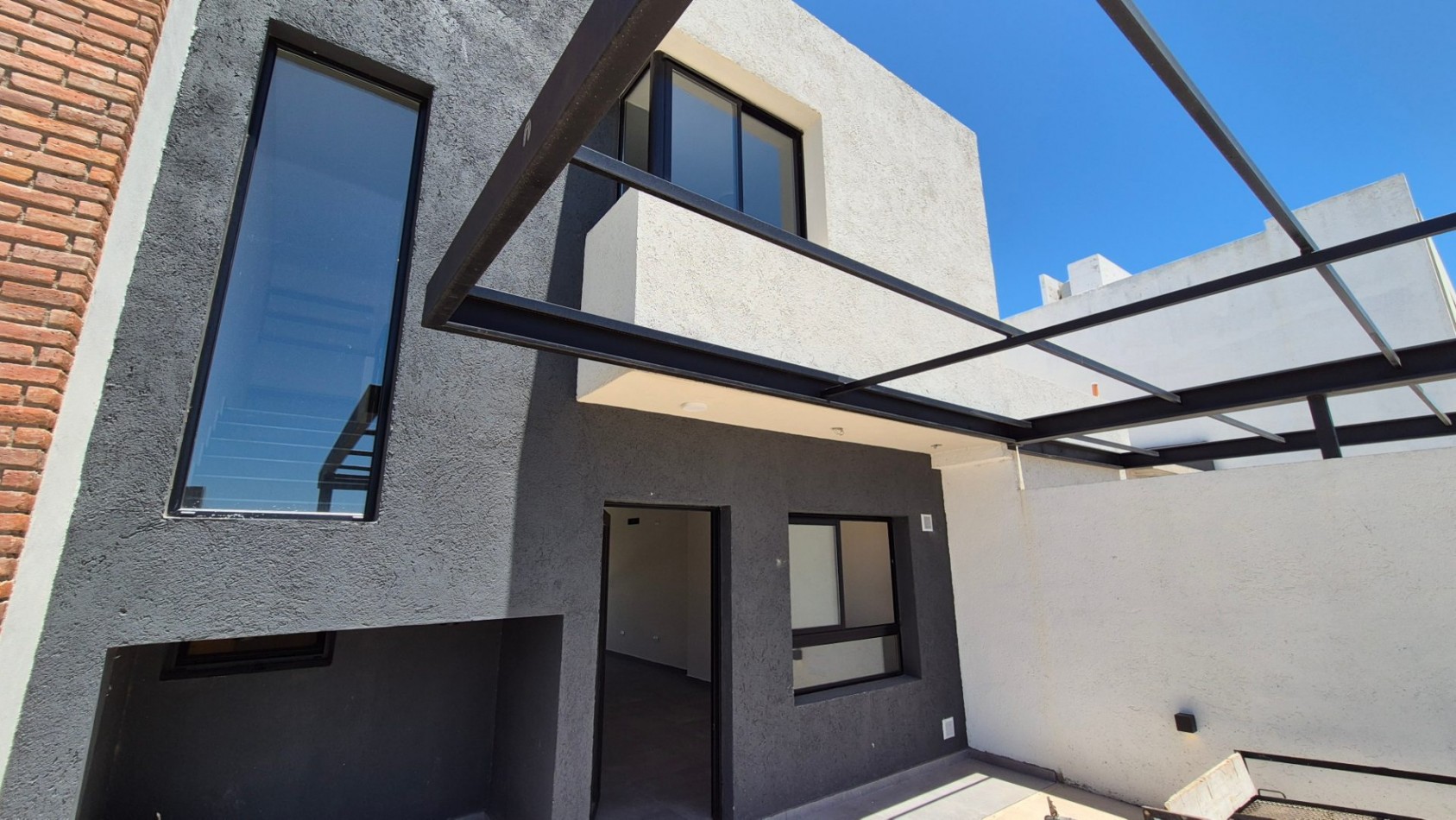 Hermoso Duplex De 3 Dormitorios En Docta! Amplio Y Luminoso A Mtrs. De Espacio Verde!!