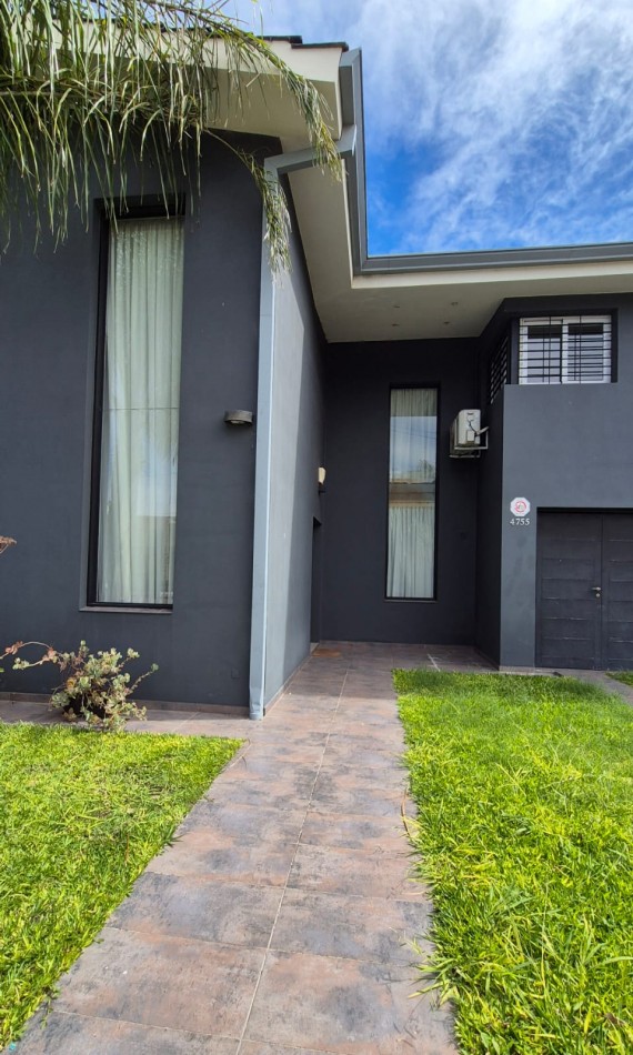 Venta! Casa De 4 Dormitorios Barrio Nuevo Poeta ! Apto Credito!