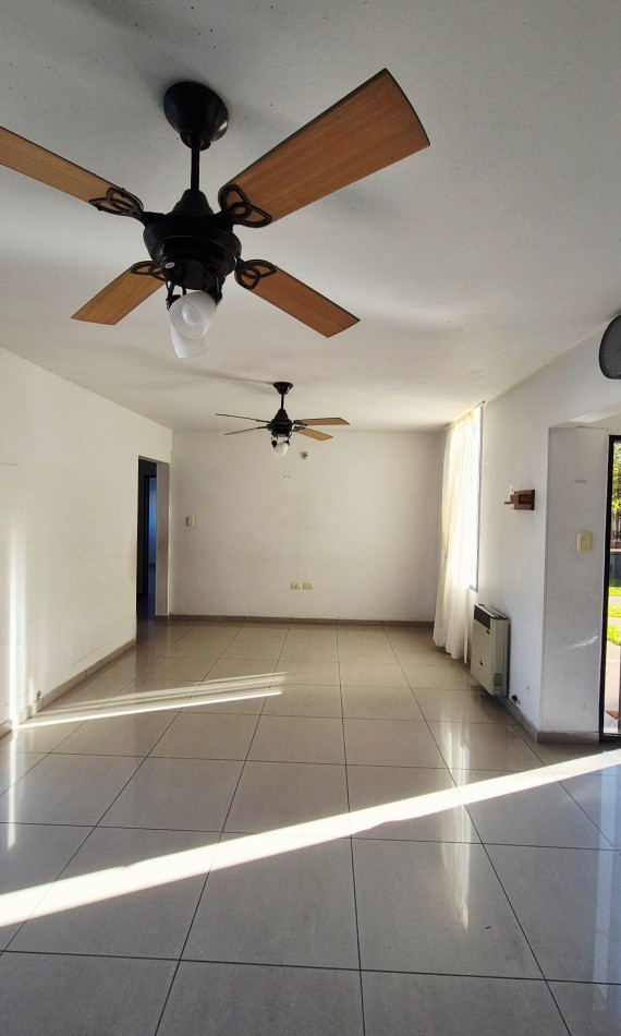 Venta! Casa De 4 Dormitorios Barrio Nuevo Poeta ! Apto Credito!