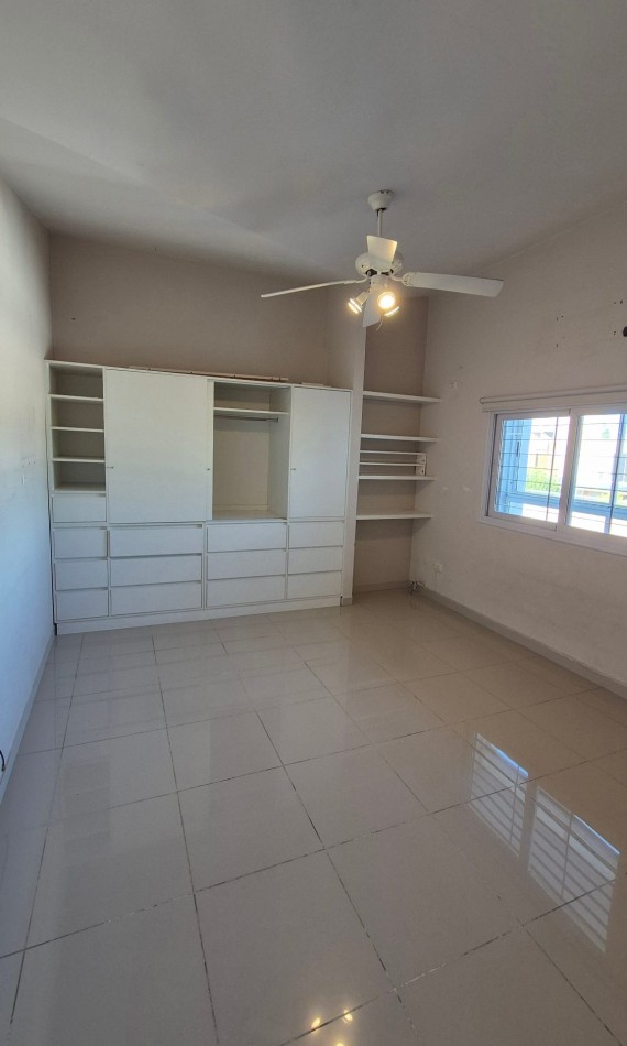 Venta! Casa De 4 Dormitorios Barrio Nuevo Poeta ! Apto Credito!
