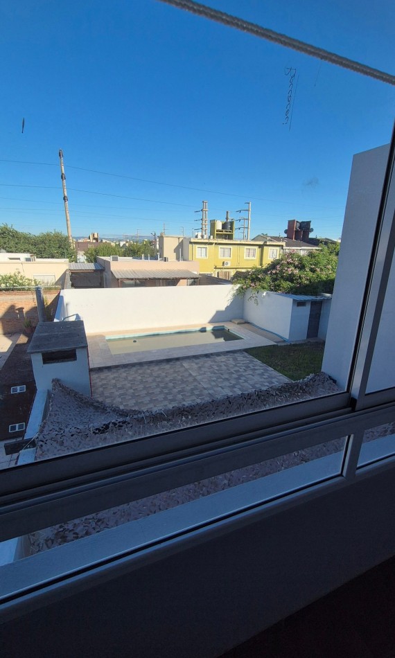 Venta! Casa De 4 Dormitorios Barrio Nuevo Poeta ! Apto Credito!