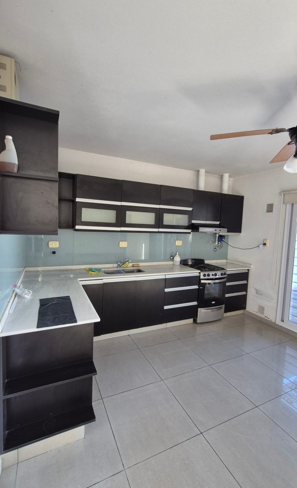 Venta! Casa De 4 Dormitorios Barrio Nuevo Poeta ! Apto Credito!