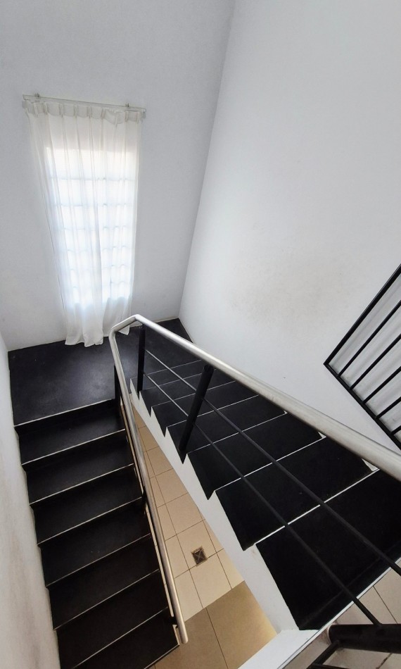 Venta! Casa De 4 Dormitorios Barrio Nuevo Poeta ! Apto Credito!