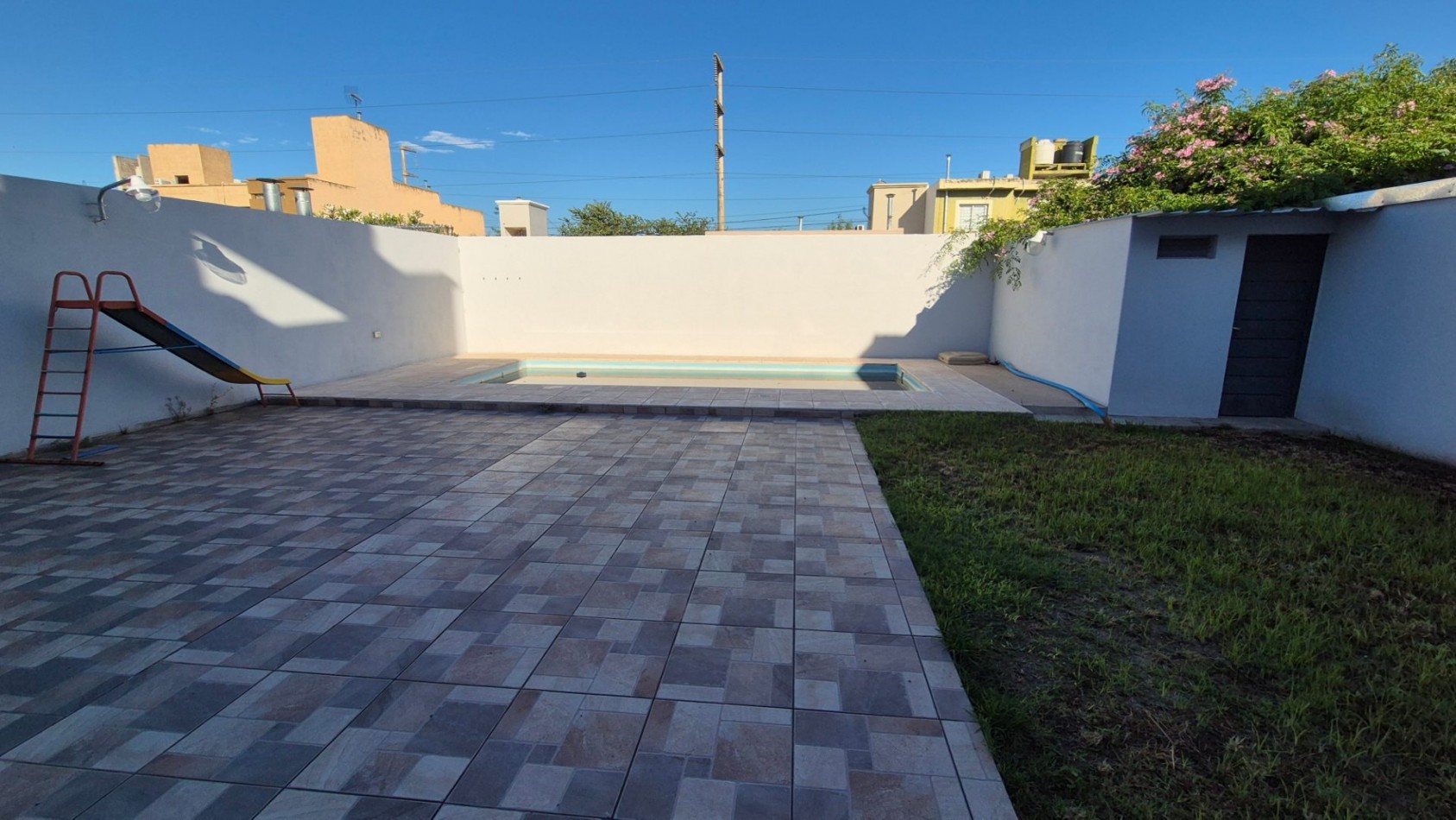 Venta! Casa De 4 Dormitorios Barrio Nuevo Poeta ! Apto Credito!