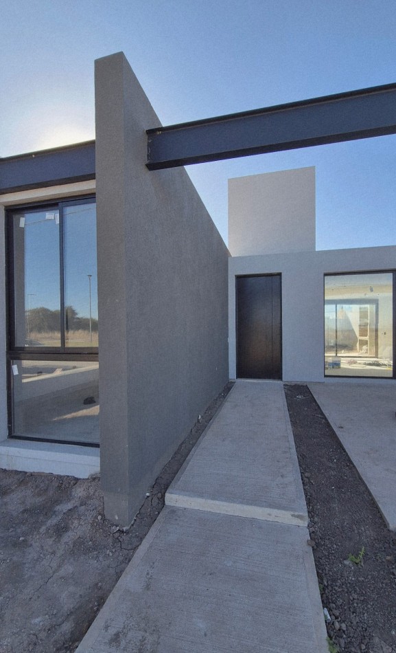 Hermosa Casa De 2 Dormitorios a la Venta con gran Patio! Docta Urbanizacion!