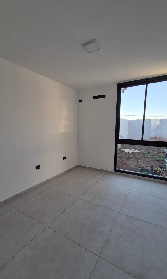 Hermosa Casa De 2 Dormitorios a la Venta con gran Patio! Docta Urbanizacion!