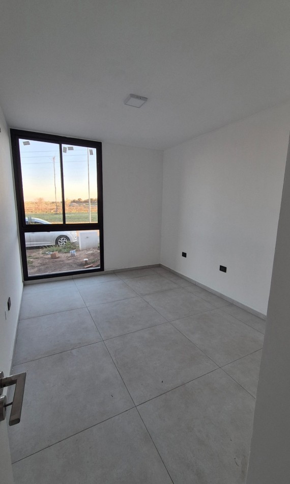 Hermosa Casa De 2 Dormitorios a la Venta con gran Patio! Docta Urbanizacion!