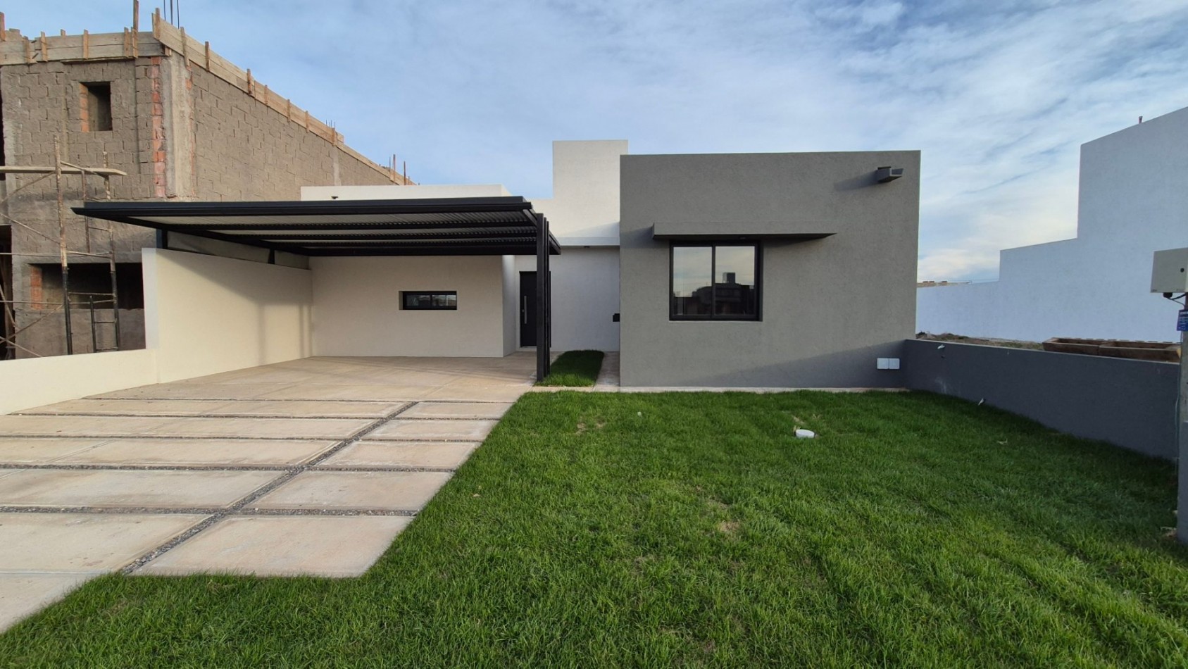 Nobu Town! Pegado a Docta Venta Casa De 3 Dormitorios ! 
