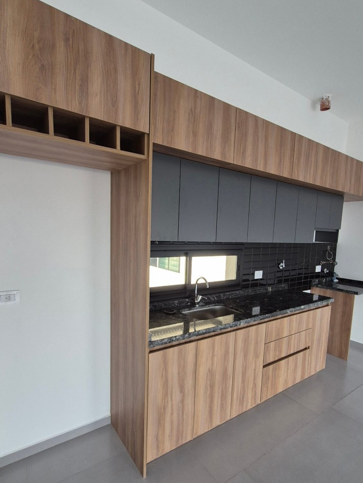Nobu Town! Pegado a Docta Venta Casa De 3 Dormitorios ! 