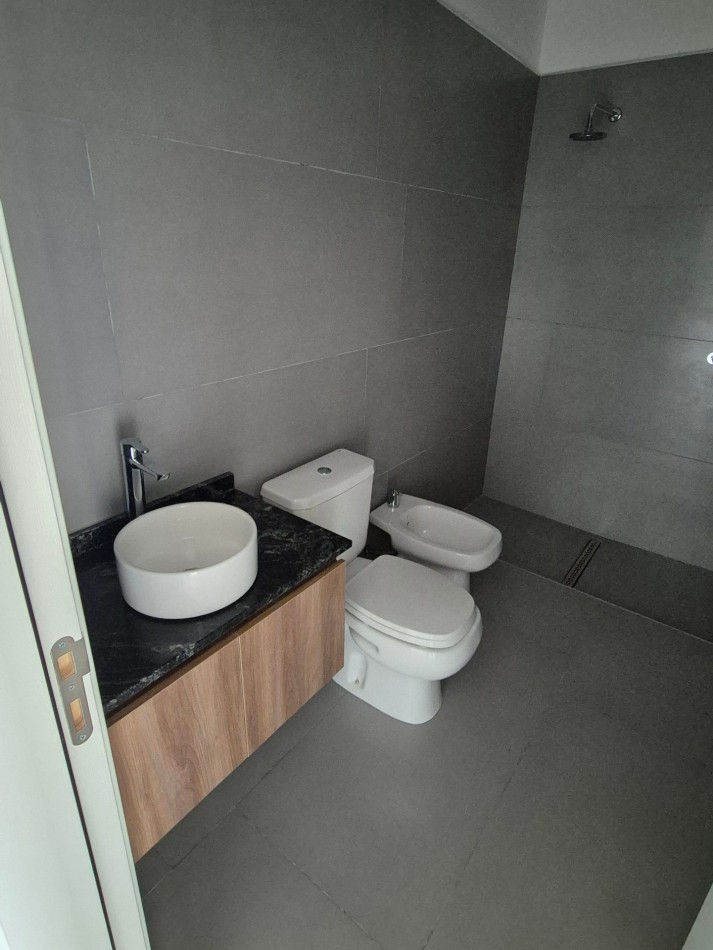 Nobu Town! Pegado a Docta Venta Casa De 3 Dormitorios ! 