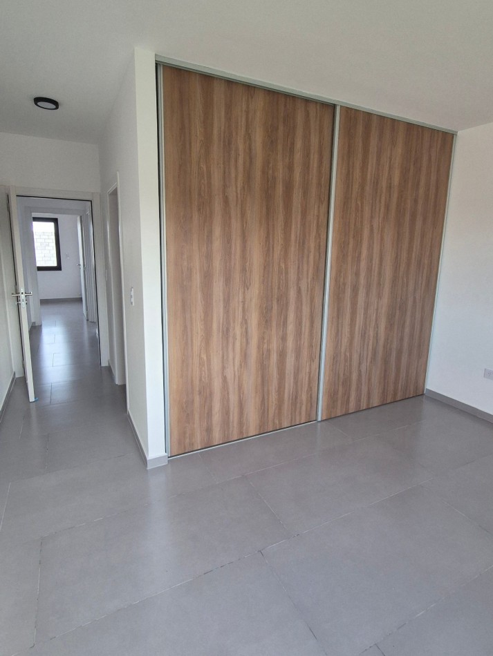 Nobu Town! Pegado a Docta Venta Casa De 3 Dormitorios ! 