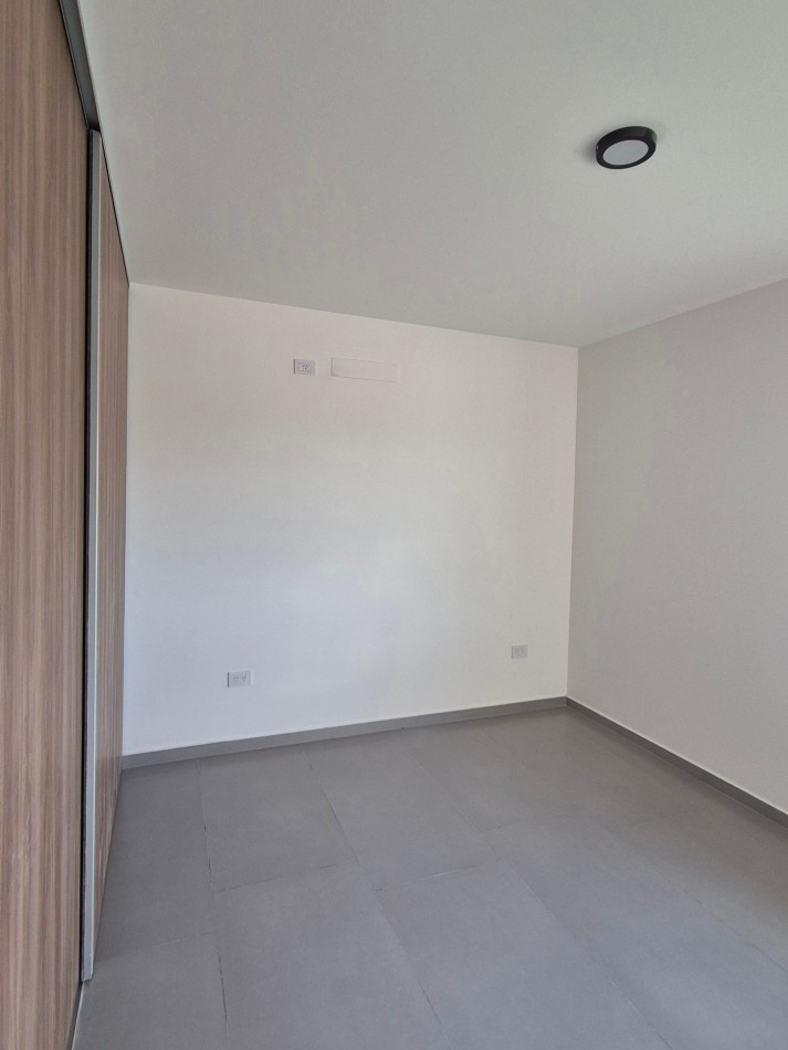 Nobu Town! Pegado a Docta Venta Casa De 3 Dormitorios ! 