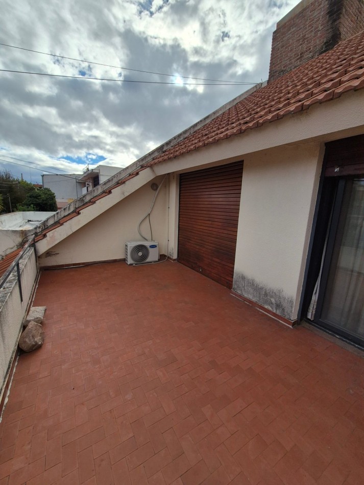 Oportunidad!! Venta ! Importante Casa De 4 Dormitorios Barrio Maipu 2 Seccion!