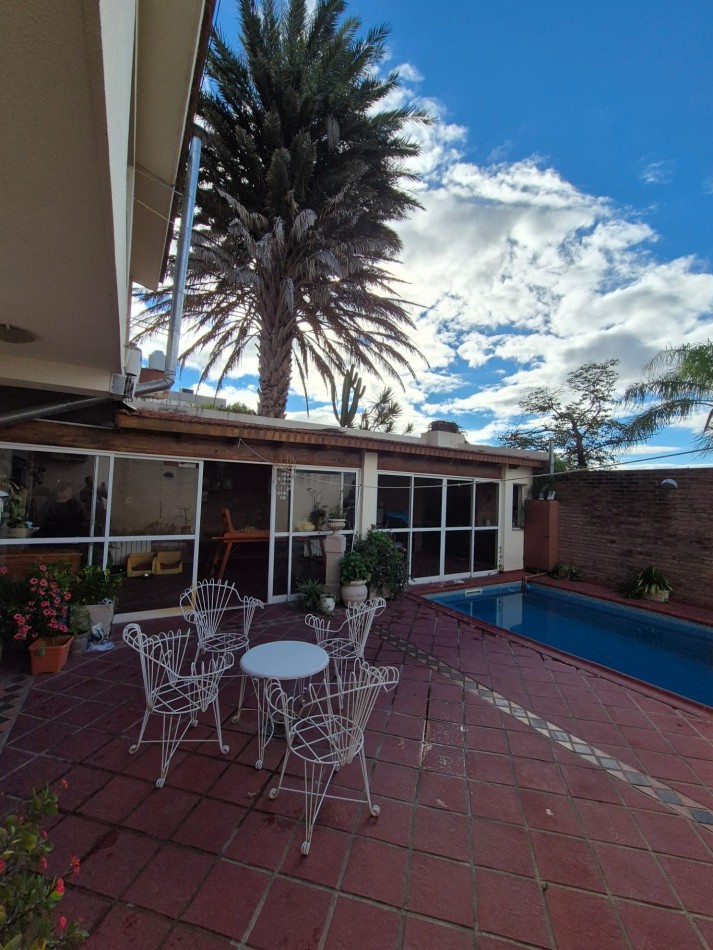 Oportunidad!! Venta ! Importante Casa De 4 Dormitorios Barrio Maipu 2 Seccion!