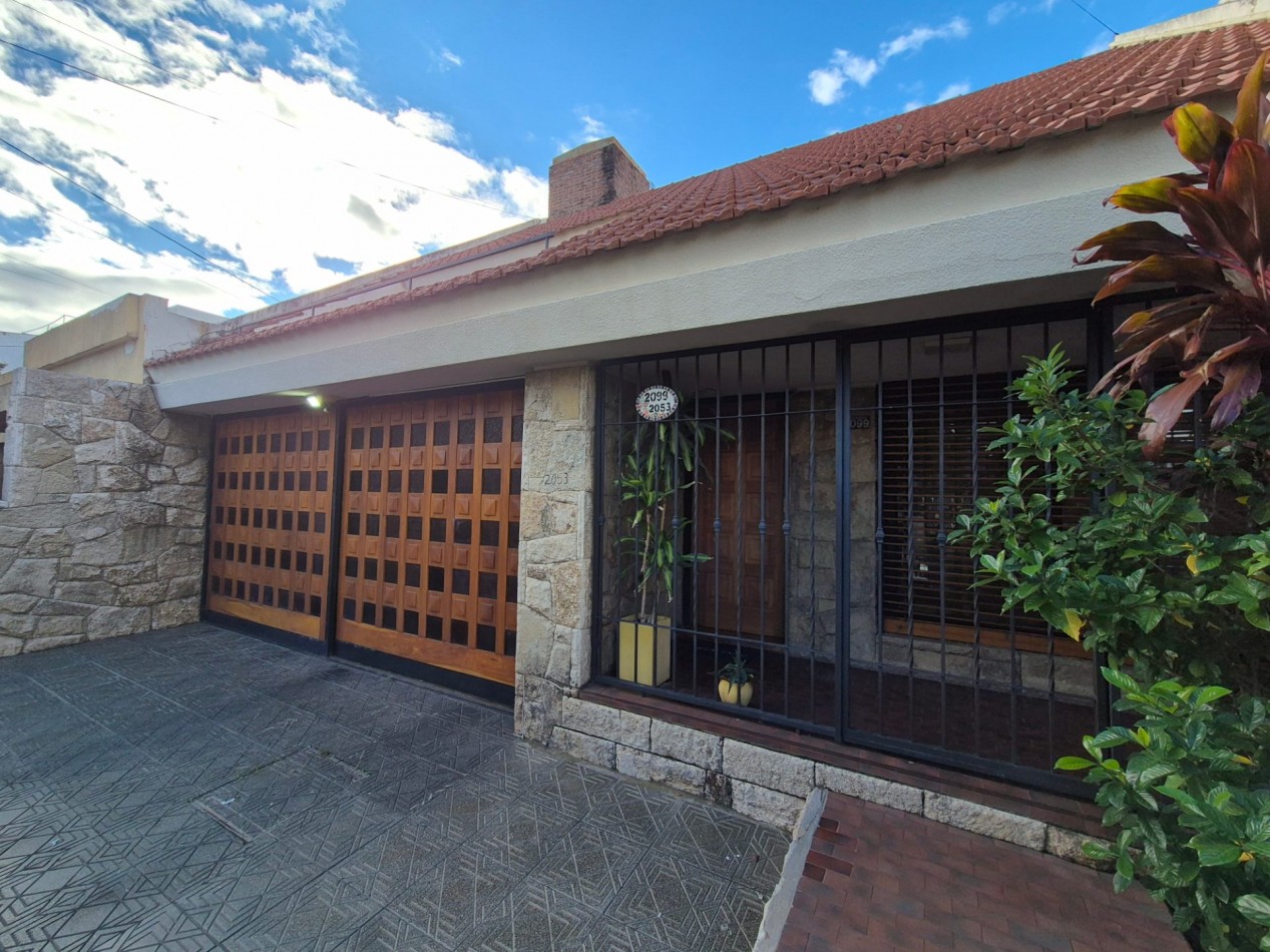 Oportunidad!! Venta ! Importante Casa De 4 Dormitorios Barrio Maipu 2 Seccion!