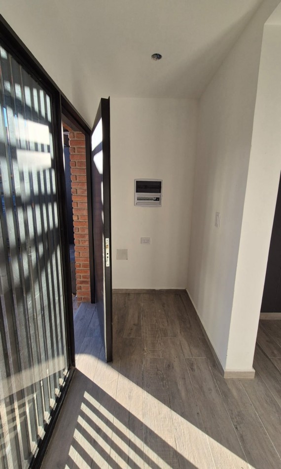 Venta Duplex De 2 Dormitorios Con Patio De Luz Amplio! Docta Urbanizacion!