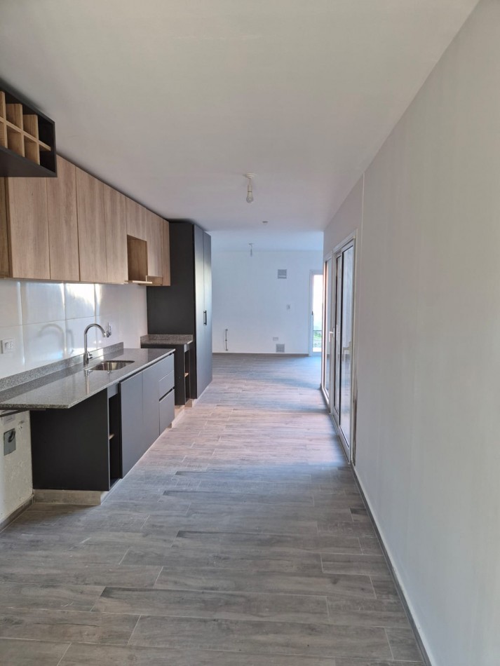 Venta Duplex De 2 Dormitorios Con Patio De Luz Amplio! Docta Urbanizacion!