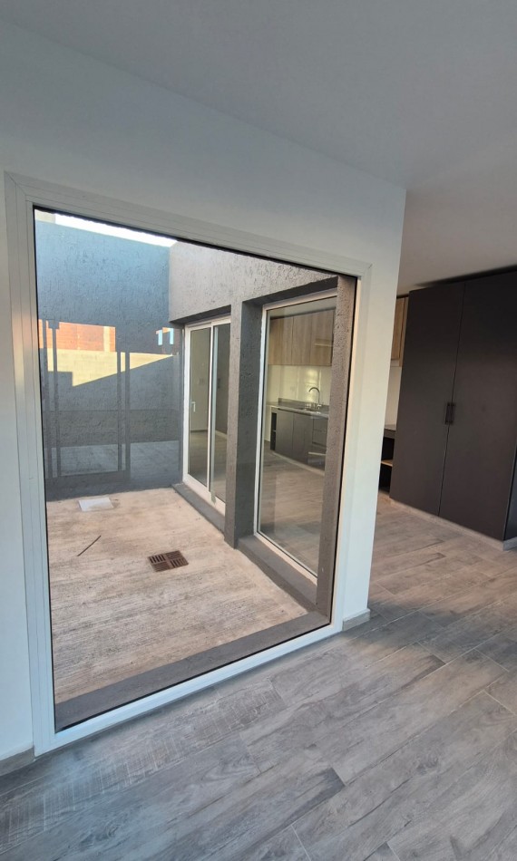 Venta Duplex De 2 Dormitorios Con Patio De Luz Amplio! Docta Urbanizacion!