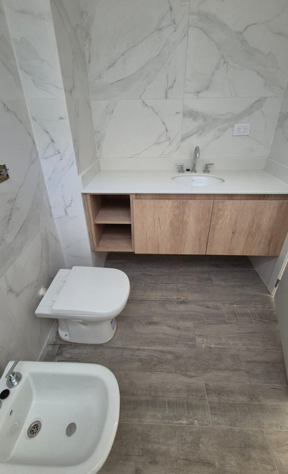 Venta Duplex De 2 Dormitorios Con Patio De Luz Amplio! Docta Urbanizacion!