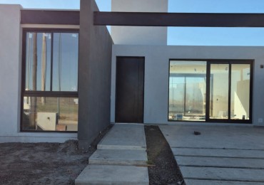 Hermosa Casa De 2 Dormitorios a la Venta con gran Patio! Docta Urbanizacion!