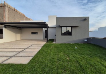 Nobu Town! Pegado a Docta Venta Casa De 3 Dormitorios ! 